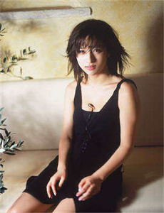 《男生强行扒了女生的衣服视频》