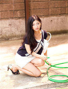 《美丽的姑娘在线观看中文版》